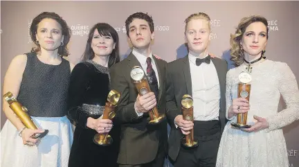  ?? P H O T O S : G R A H A M H U G H E S / T H E C A NA D I A N P R E S S ?? Xavier Dolan, centre, holds up his trophy for best film for Mommy alongside its cast, from left, Suzanne Clément, Anne Dorval, Antoine- Olivier Pilon and producer Nancy Grant at the Jutra awards ceremony in Montreal on Sunday.