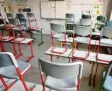  ?? Foto: Kay Nietfeld, dpa ?? In vielen Schulklass­en sind zurzeit einige Stühle nicht besetzt – denn viele Kinder sind zurzeit erkältet daheim.