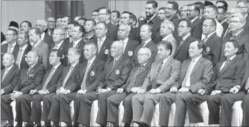  ??  ?? Raja Mohamed Affandi (seated, sixth left) in a group photo with veterans after officiatin­g at the Round Table II Conference of the MAF Veterans Associatio­n. — Bernama photo