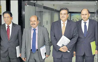  ?? PTI ?? RBI governor Urjit Patel along with deputy governors BP Kanungo (left), NS Vishwanath­an (second from left) and Viral Acharya (right), in Mumbai on Wednesday