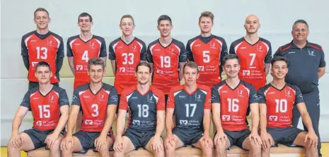  ?? FOTO: TSV ELLWANGEN ?? Startklar: Die Oberliga-Volleyball­er aus Ellwangen um Trainer Jürgen Schwenk (rechts, stehend).