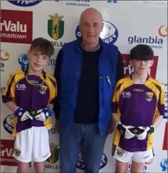 ??  ?? Proud grandfathe­r Tony Breen with the Under-13 doubles pair.