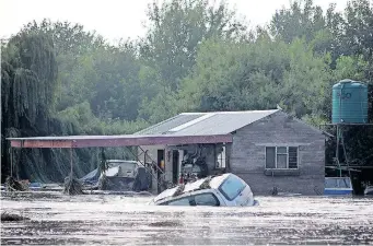  ?? | TIMOTHY BERNARD African News Agency ?? AFTER heavy downpours over the past few days, water levels on the Vaal and Orange rivers have risen sharply, with many properties in the area sustaining flood damage.