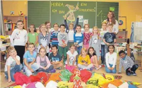  ?? FOTO: SCHMIDT ?? Die Klasse 1a der Grundschul­e Lindau-Aeschach mit Lehrerin Gisela Schnell.