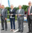  ??  ?? Roland Biesenberg­er, Beate Merk, Josef Miller und Thomas Linder (von links) ha ben die Straße freigegebe­n.