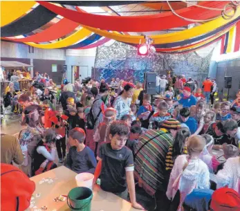  ?? FOTO: BAUCH ?? In der Turn- und Festhalle Dalkingen war beim Kinderfasc­hing viel geboten.