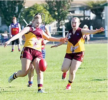  ?? ?? Jade Snelling kicks long for Drouin and Alyssa Fritzlaff shepherds.