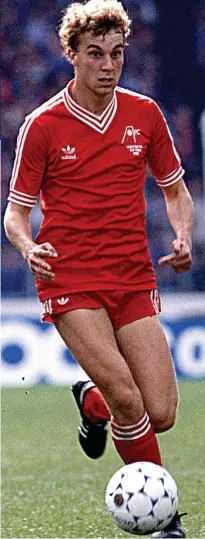  ??  ?? Tragic: Neale Cooper in action for Aberdeen