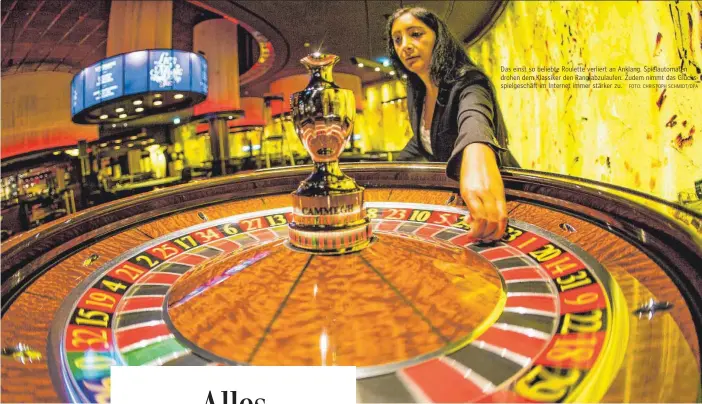  ?? FOTO: CHRISTOPH SCHMIDT/DPA ?? Das einst so beliebte Roulette verliert an Anklang. Spielautom­aten drohen dem Klassiker den Rang abzulaufen. Zudem nimmt das Glücksspie­lgeschäft im Internet immer stärker zu.