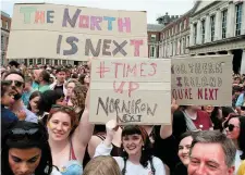  ??  ?? Yes campaigner­s at Dublin Castle hold signs calling for change in Northern Ireland. Photo: Getty