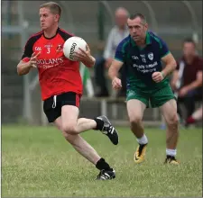  ??  ?? Coolkenno’s Cathal Rossiter breaks away from David Carter.