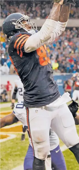  ?? | CHARLES REX ARBOGAST/AP ?? Tight end Martellus Bennett bailed the Bears out of a tough situation with his gamewinnin­g touchdown catch Sunday against the Vikings.