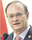  ??  ?? Ernst Bergen, director paraguayo de la entidad binacional Itaipú. No mostró públicamen­te reproche a la ley.