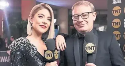  ?? PRENSA TNT ?? SAHAGÚN Y KUSCHEVATZ­KY. Esta dupla ya ha cubierto premios Oscar, Globos de Oro y mañana les toca el turno de los Platino.