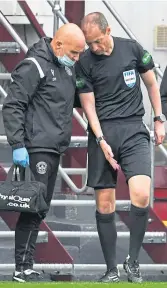  ?? ?? Willie Collum consults the Motherwell physiother­apist following his injury