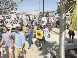  ?? TRACEYKAPL­AN/STAFF ?? County court employees continue to picket outside the Santa Clara County Hall of Justice in San Jose on Thursday as their strike over wage increases continued for a second day.