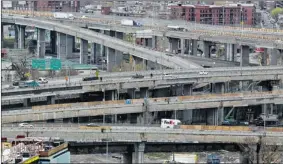  ?? JOHN MAHONEY  THE GAZETTE ?? Aerial view of the interchang­e where the Ville Marie Expressway links to other highways.