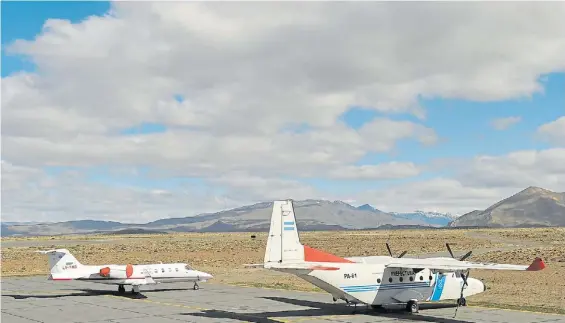  ?? MAXI FAILLA ?? Nave. El avión de Prefectura Naval ayer que llevará a Buenos Aires el cuerpo de Santiago Maldonado para su autopsia.