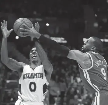  ?? ASSOCIATED PRESS ?? Golden State Warriors guard Andre Iguodala knocks the ball away from Atlanta Hawks guard Jeff Teague in the first half of an NBA basketball game in Atlanta.