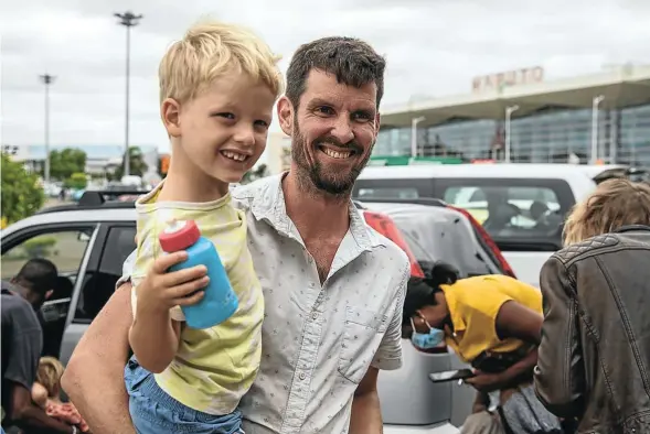  ?? Picture: Ricardo Franco/Lusa ?? PERSONA NON GRATA Zitamar News editor Tom Bowker and his son shortly before catching a flight for London from Maputo on February 16 after being ordered out of Mozambique.