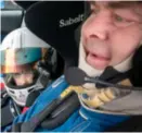  ?? FREDRIK REFVEM ?? Tommel opp betyr mer fart. Ariel Lervik (6) gir tegn til rallyfører Ole Sandsmark.