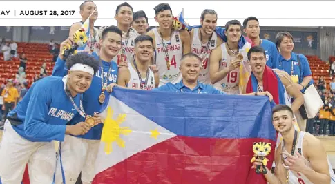  ?? jun MEndozA ?? Members of the Gilas Cadets team with Gilas basketball program chief Chot Reyes, celebrate their big win over Indoensia for the nation’s 12 straight SEAG title.
