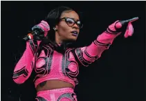  ?? PICTURE: AP ?? SHUT UP AND SIT DOWN: Azealia Banks performs at the Wireless Festival in Birmingham, England, in in 2014.