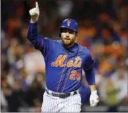  ?? ELSA GARRISON — THE ASSOCIATED PRESS ?? New York Mets’ Daniel Murphy gestures as he heads home following his home run during Game 1 of the National League Championsh­ip Series against the Chicago Cubs on Saturday.