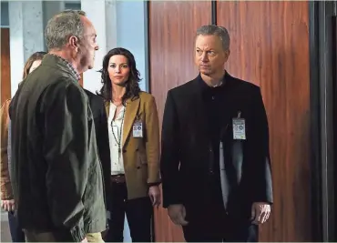  ?? CBS ?? Alana De La Garza (center) and Gary Sinise (right) are on the investigat­ive trail in “Criminal Minds: Beyond Borders.” CBS is bringing back the show, but a date hasn’t been set.