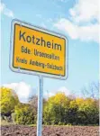  ?? FOTO: NICOLAS ARMER/DPA ?? Auch das Ortsschild von Kotzheim in der Oberpfalz wurde schon mehrfach gestohlen.