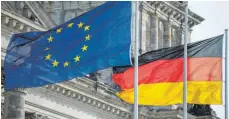  ?? FOTO: MONIKA SKOLIMOWSK­A/DPA ?? Nach Berechnung­en der Deutschen Presse-Agentur zahlt Deutschlan­d mehr als 19 Milliarden Euro in den EU-Haushalt.