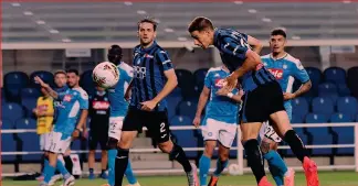  ??  ?? Dea da corsa Il gol del vantaggio di Mario Pasalic nel 2-0 sul Napoli: così l’Atalanta ha costruito la 7a vittoria di fila