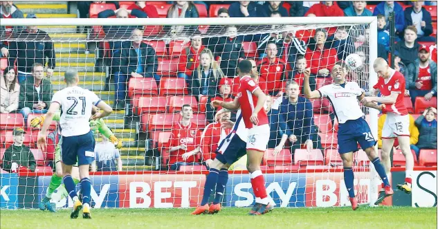  ?? PICTURES: WhiteRoseP­hotos ?? SHARE OF THE SPOILS: Barnsley’s Oliver McBurnie makes it 2-2 deep into stoppage time