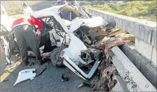  ?? Picture: SUPPLIED ?? WRECK: King Sabata Dalindyebo traffic chief Vuyisile Magangana’s car was involved in an accident on the Kei Bridge