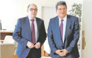  ?? // ABC ?? El presidente de ATA, Lorenzo Amor, con el ministro José Luis Escrivá