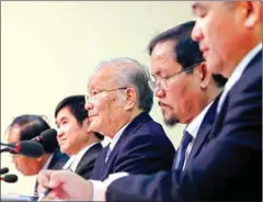  ?? SRENG MENG SRUN ?? NEC Chairman Sik Bun Hok (centre) tells reporters on Tuesday that there is no minimum voter turnout requiremen­t in electoral laws to determine the legitimacy of an election.