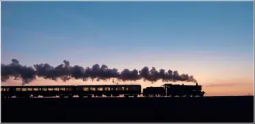  ??  ?? Î Steaming through the afterglow
GWR Hall No. 4965 Rood Ashton Hall skirts along the skyline at Bredon’s Hardwicke, Worcesters­hire, with a return mainline excursion to Tyseley. With Venus dotted in the western sky, you can make out the passengers sat at their tables enjoying their evening meal as they take in the glorious Worcesters­hire sunset. The afterburn colours work tremendous­ly well with this scene, without those then the image would be completely flat.
Nikon D4 with Nikon 24-70mm F2.8 lens. 1/200th sec at f4 on ISO1250