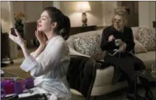  ?? WARNER BROS. ?? Anne Hathaway, left, and Helena Bonham Carter appear in a scene from “Ocean’s 8.”