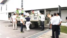  ??  ?? Participan­ts load recyclable items into a lorry during a previously-held 3R event in Bintulu.