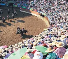  ??  ?? CAMPEONATO NACIONAL DE RODEO ► La Medialuna Monumental repleta, durante el Nacional de Rodeo de 2017.