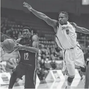  ?? JASON MALLOY/THE GUARDIAN ?? Moncton Magic forward Marcus Lewis tries to avoid Island Storm forward Robbie Robinson while going in for a layup Thursday during National Basketball League of Canada action at the Eastlink Centre in Charlottet­own.