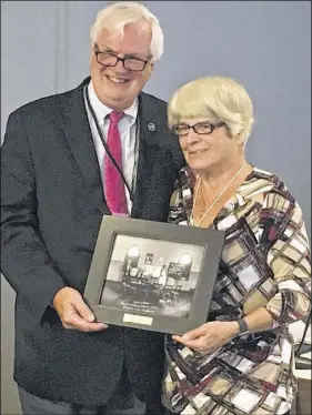  ?? SUBMITTED PHOTO ?? VON Canada board chair Gary Ursell recently presented Betty Macphee with an award for her volunteer e orts. She has been working with VON for 13 years.