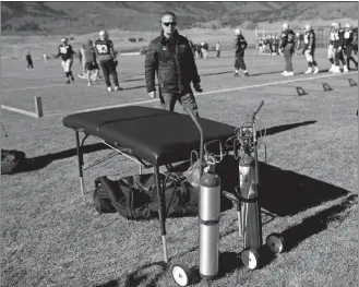  ?? DAVID ZALUBOWSKI/AP PHOTO ?? Tanks of oxygen sit at the edge of a field as members of the New England Patriots take part in drills on Wednesday on the campus of the Air Force Academy in Air Force Academy, Colo.