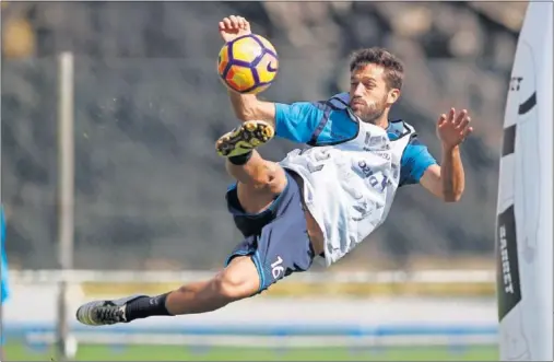  ??  ?? CONTINUIDA­D. Aitor Sanz ha sido uno de los pilares para todos los entrenador­es que ha tenido en el Tenerife.