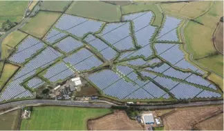  ??  ?? It is easy to see why the glinting solar arrays can be mistaken by birds, bats and insects for lakes