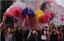  ?? CZAREK SOKOLOWSKI/THE ASSOCIATED PRESS ?? Protesters burn flares during a demonstrat­ion against the use of police for political reasons in front of the Interior Ministry in Warsaw Thursday.