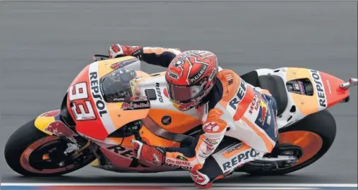  ??  ?? EL MÁS RÁPIDO. Marc Márquez se adaptó mejor que el resto al cambio de tiempo en Termas y firmó su 66ª pole en el Mundial de motos.