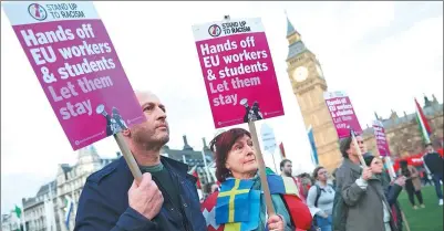  ?? NEIL HALL / REUTERS ?? Demonstrat­ors holding placards march in favor of amendments to the Brexit Bill in London on Monday.