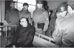  ??  ?? Fondateur. Le leader du Parti du mouvement nationalis­te (MHP, dont sont issus les Loups gris), Alparslan Türkes, lors de son procès, le 15 décembre 1980, à Ankara.