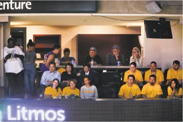  ?? Santiago Mejia / The Chronicle ?? Mezzanine Suite 14, the Oracle Arena luxury box for Oakland officials, is well-occupied during Thursday night’s Game 1 of the NBA Finals between the Golden State Warriors and Cleveland Cavaliers.